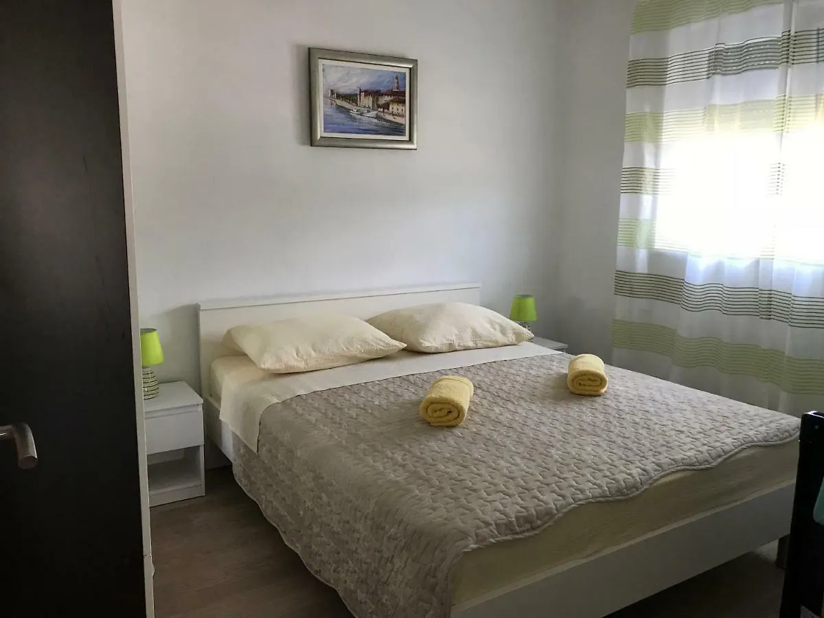 Apartman Mirjana With Terrace And Free Parking Donji Okrug  Donji Okrug (Ciovo)