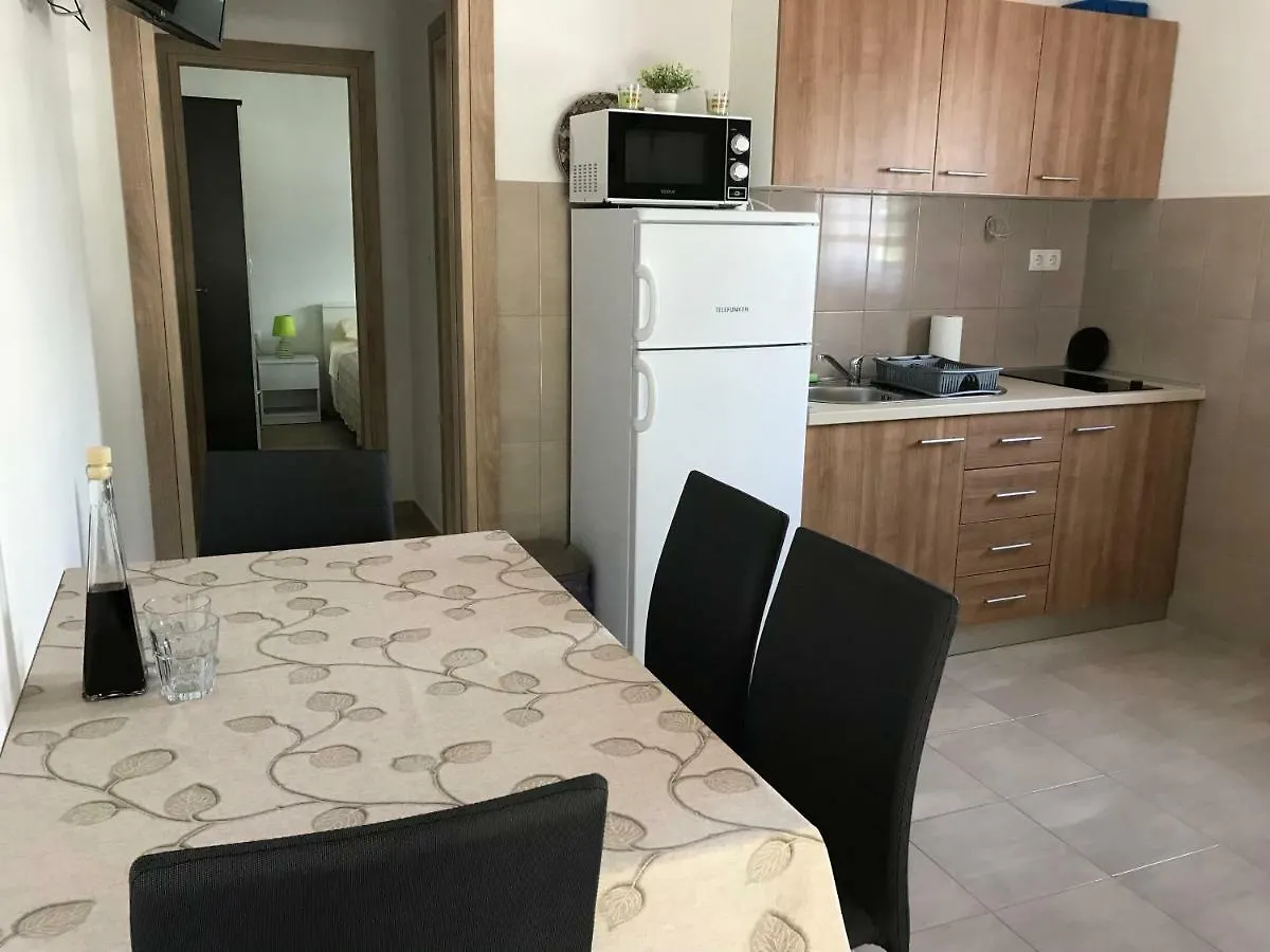 Apartman Mirjana With Terrace And Free Parking Donji Okrug  0*, Donji Okrug (Ciovo) Croatia