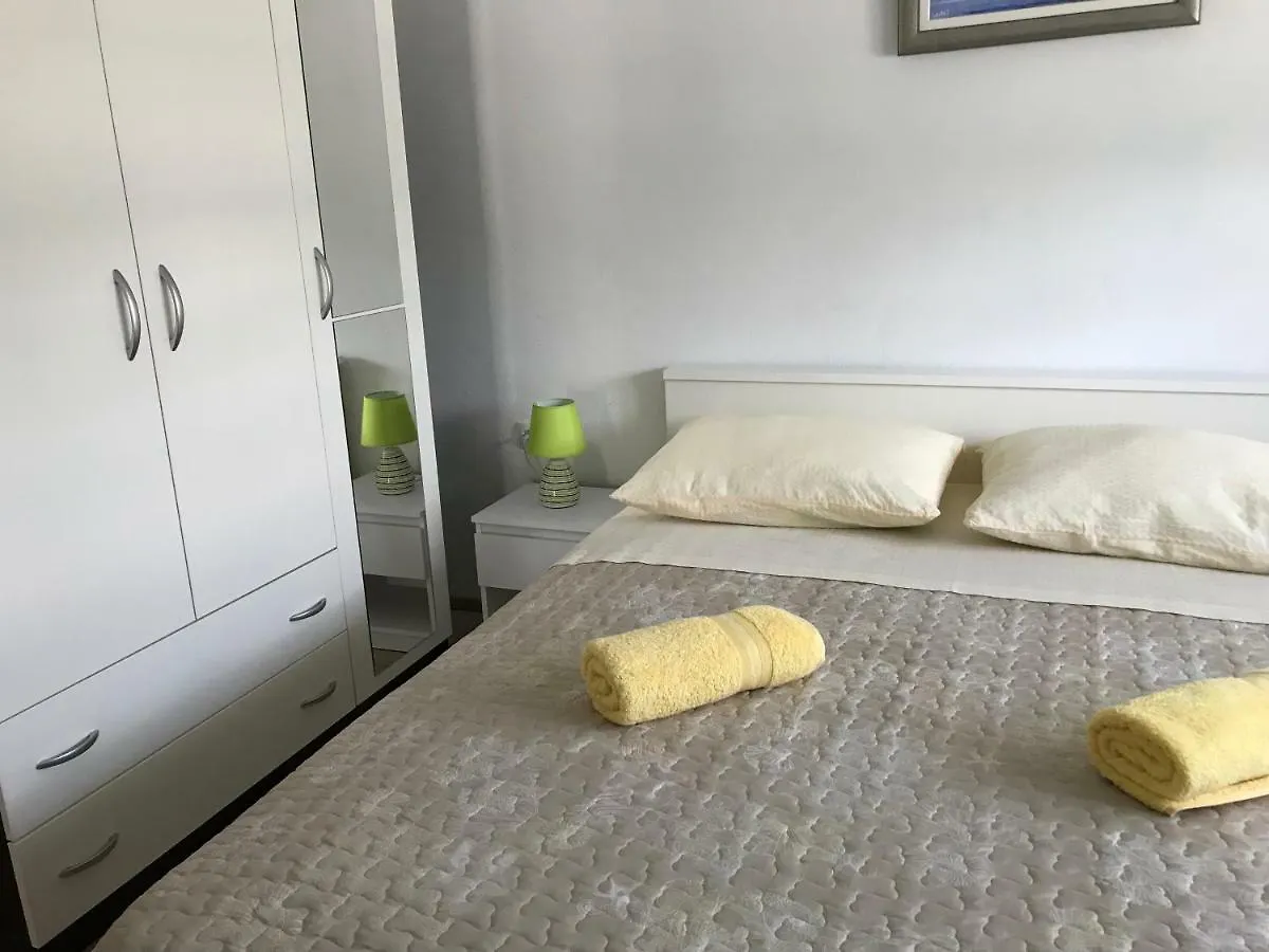 Apartman Mirjana With Terrace And Free Parking Donji Okrug  Donji Okrug (Ciovo)