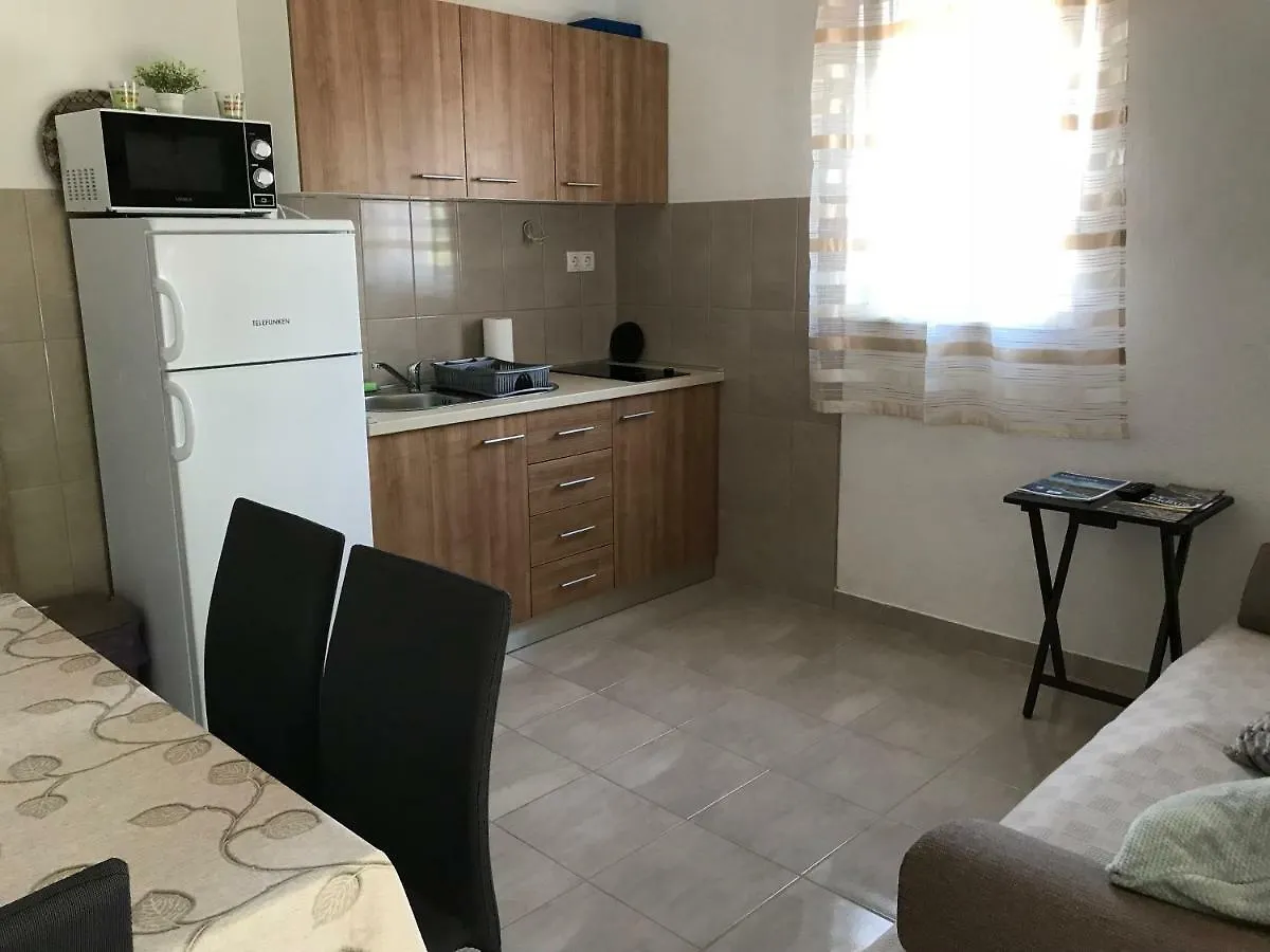Apartman Mirjana With Terrace And Free Parking Donji Okrug  Croatia
