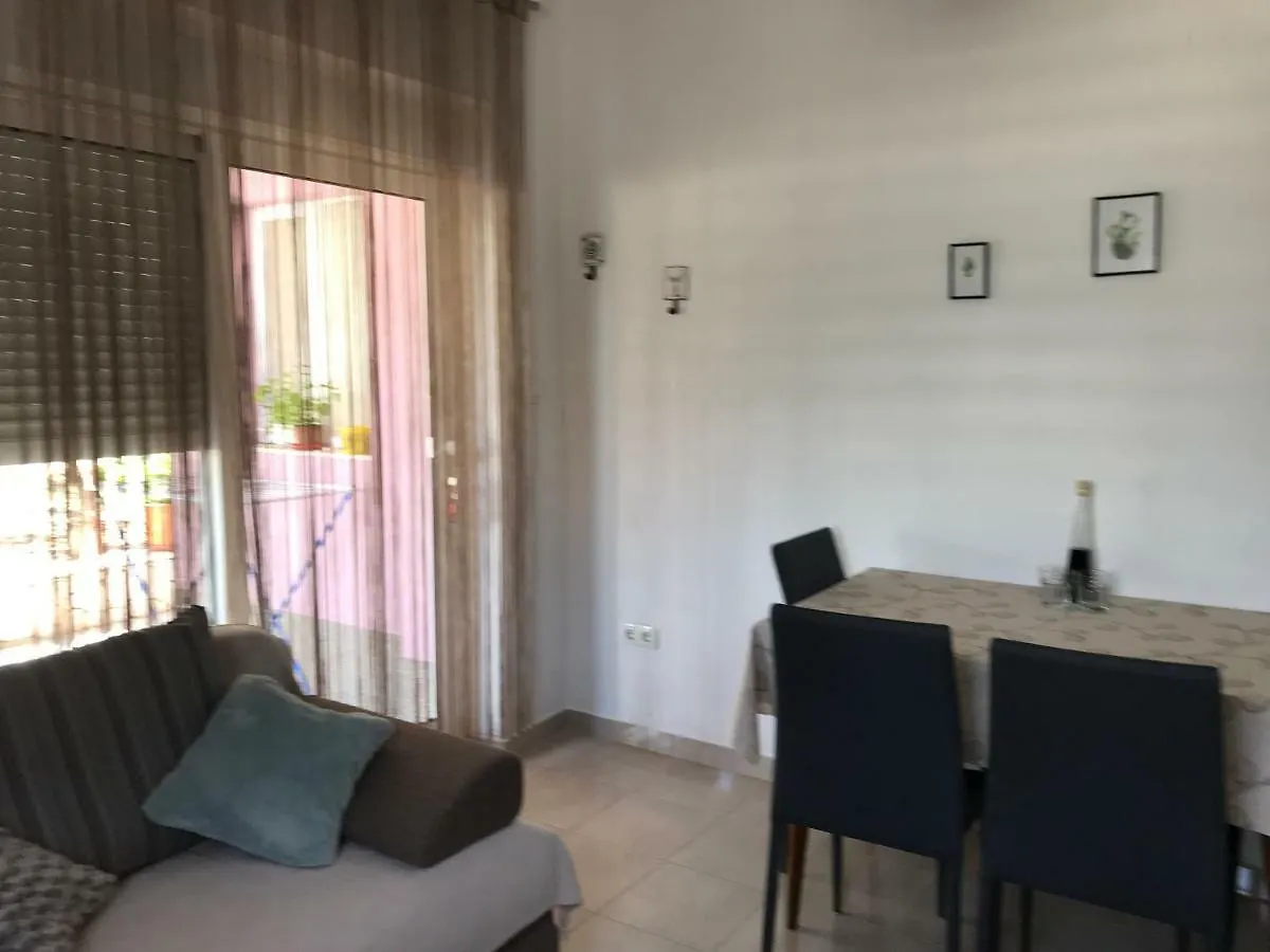 Apartman Mirjana With Terrace And Free Parking Donji Okrug  0*, Donji Okrug (Ciovo)